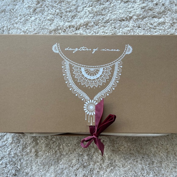 Daughter Of Simone "Stevie" wedding gown - unworn/unaltered - Picture 11 of 12